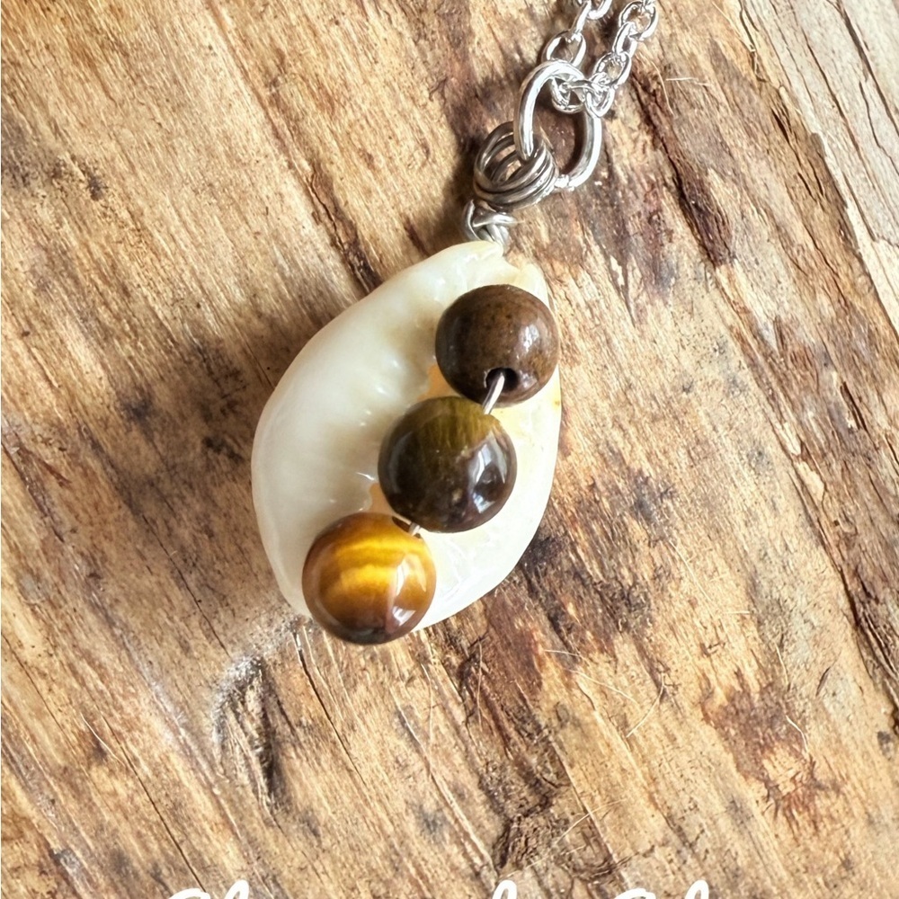 Boho Shell and Bead Pendant Necklace